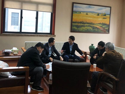 Zhang Youdai, deputy head of Keqiao District, and his party went to the group company for inspection and guidance