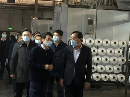 Shaoxing Municipal Party Committee Secretary Ma Weiguang and his party went to AIA Polyester Company, a subsidiary of the group, to condolences to employees who stayed in Shaoxing